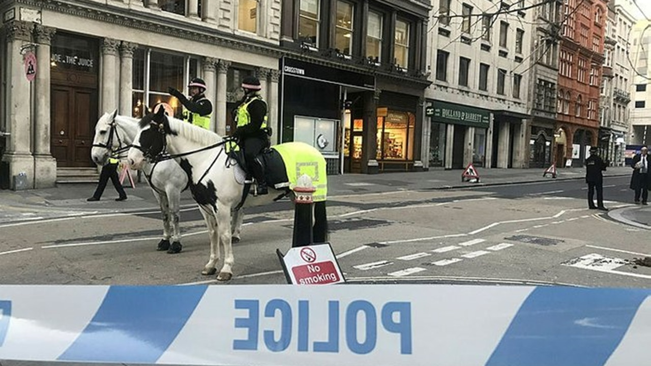 Londra'daki bıçaklı saldırganın kimliği ortaya çıktı