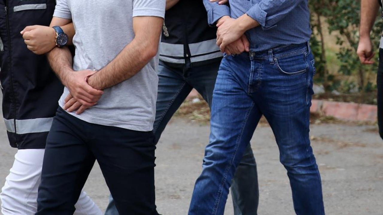 Dolandırıcılara 13 ilde ortak operasyon!