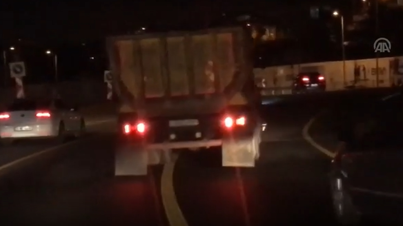 Hafriyat kamyonuyla makas atarak ilerledi...