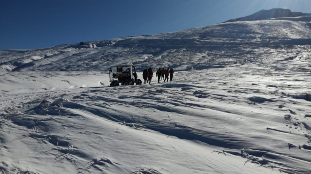 Uludağ'da kaybolan dağcılar geceden beri aranıyor!