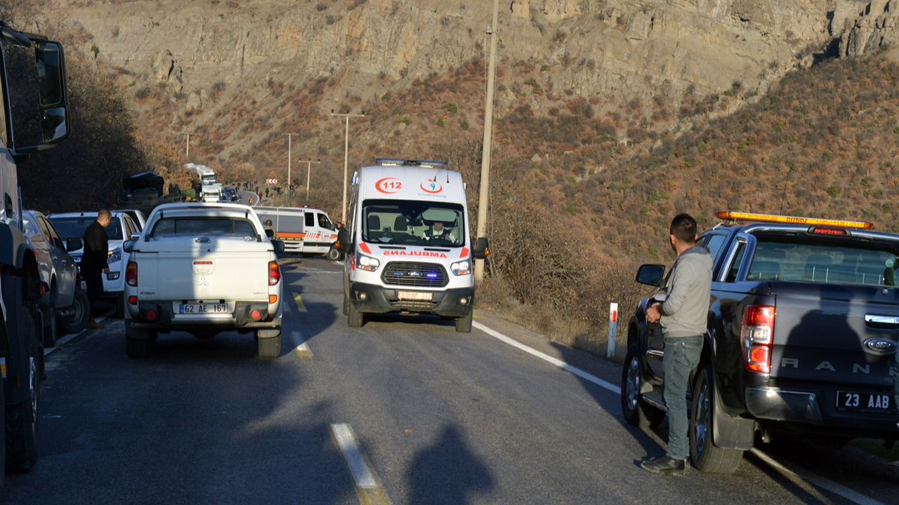 Zırhlı araç devrildi: 13 asker yaralı...