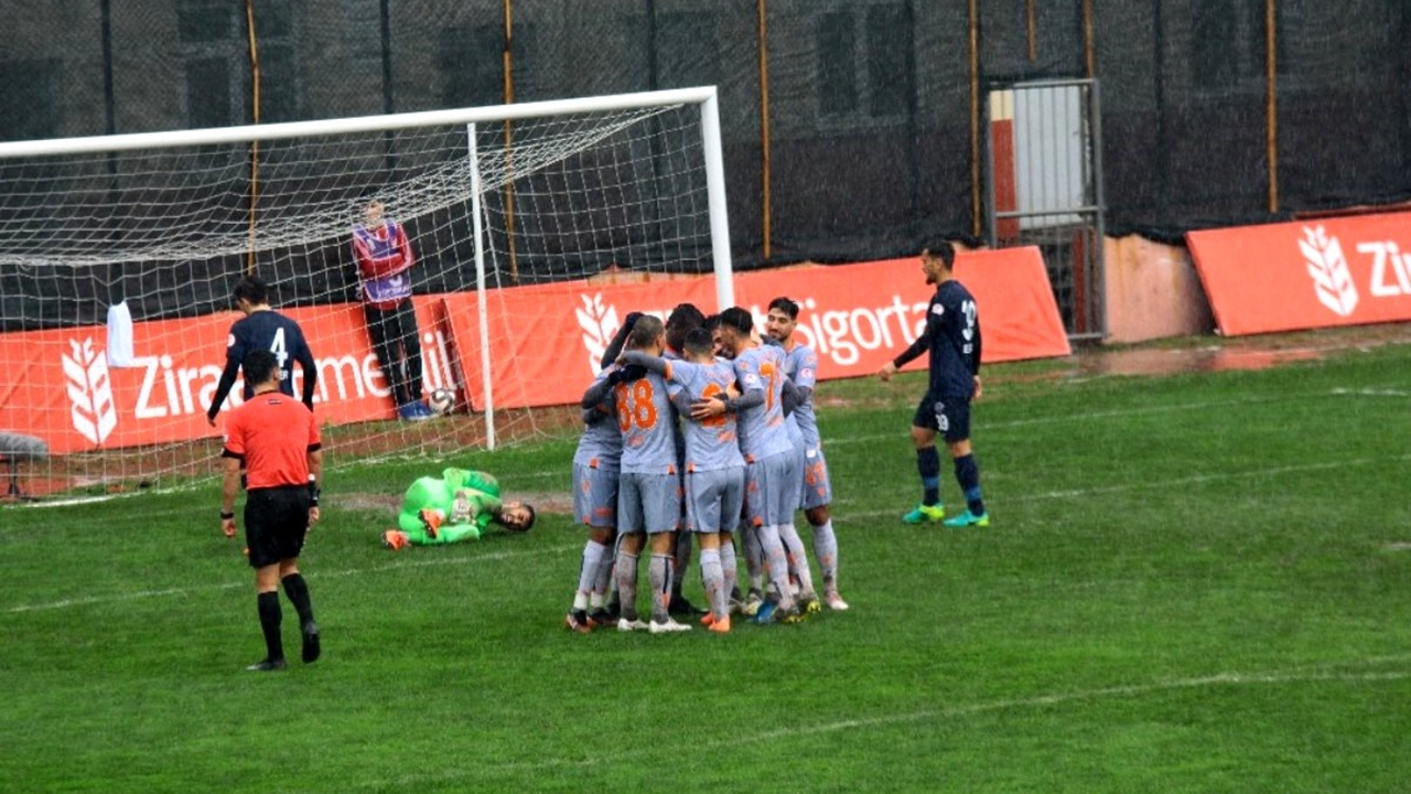 Başakşehir tek golle avantaj sağladı!
