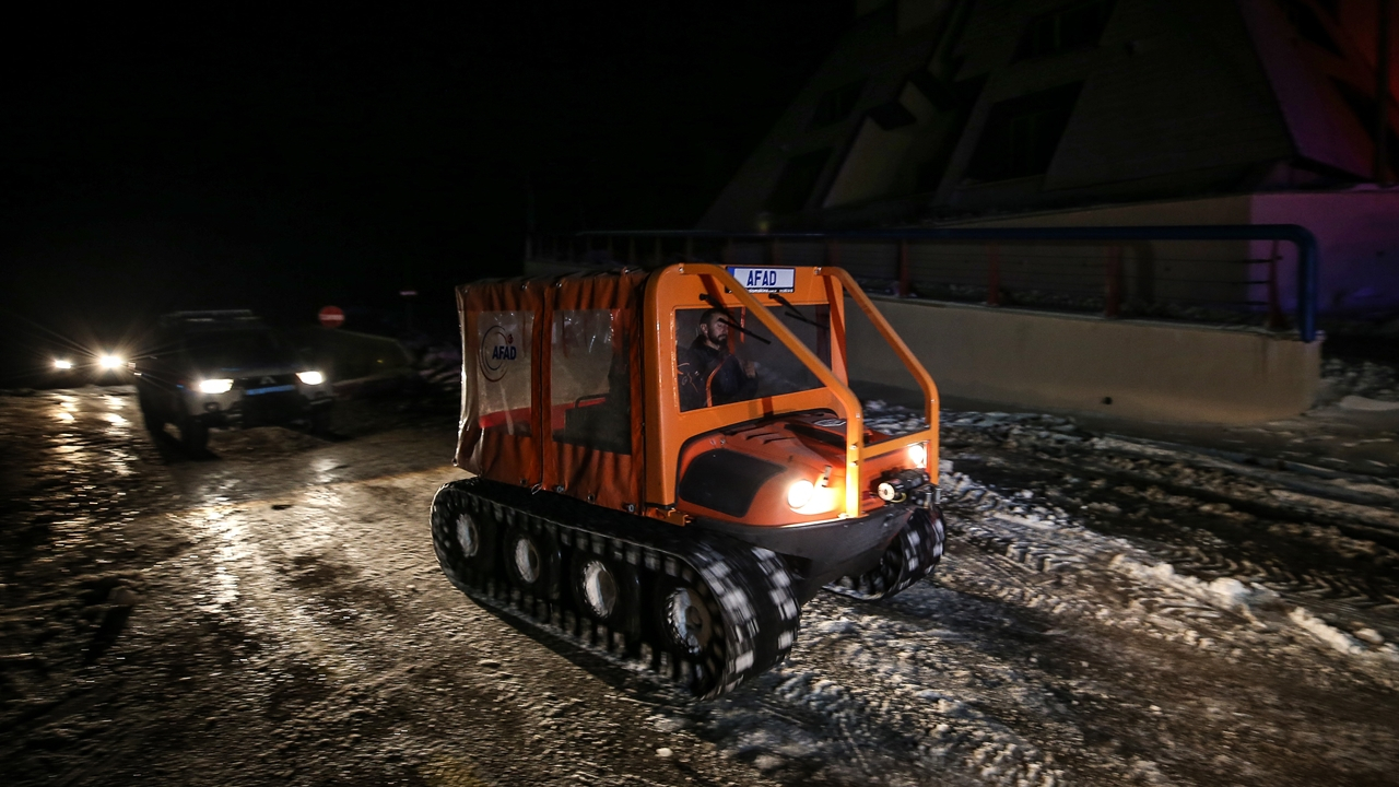 Tüm ekipler kayıp dağcıları arıyor...