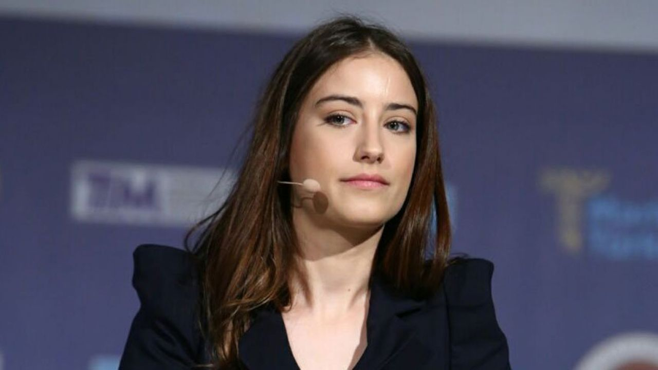 Hazal Kaya'dan örnek davranış...
