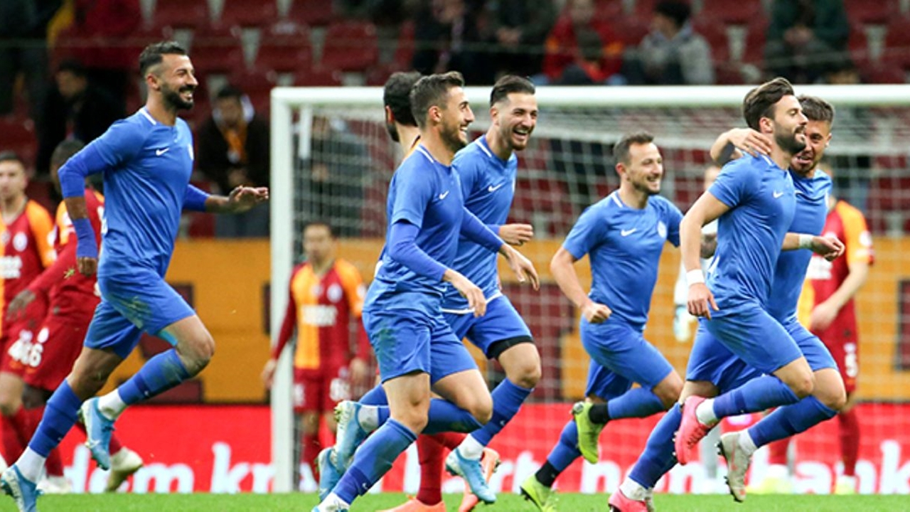 Galatasaray, Tuzlaspor'a 2-0 mağlup oldu!