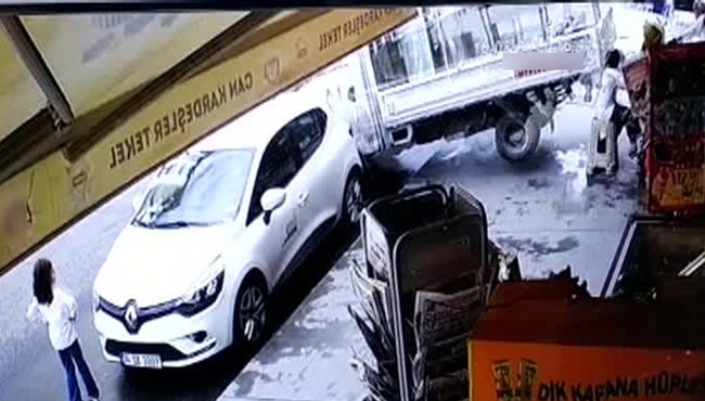 İstanbul’da kamyonetin dehşet saçtığı anlar kamerada!