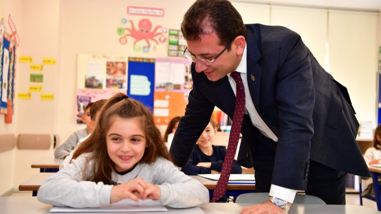 Ekrem İmamoğlu kızını okulunda ziyaret etti