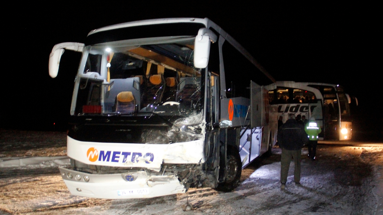 Kayseri'de yolcu otobüsü ile otomobil çarpıştı!