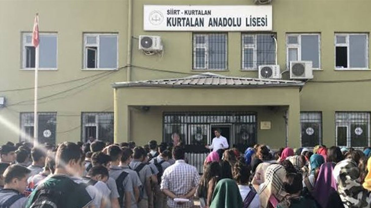 Pantolon boyu ölçen müdür açığa alındı