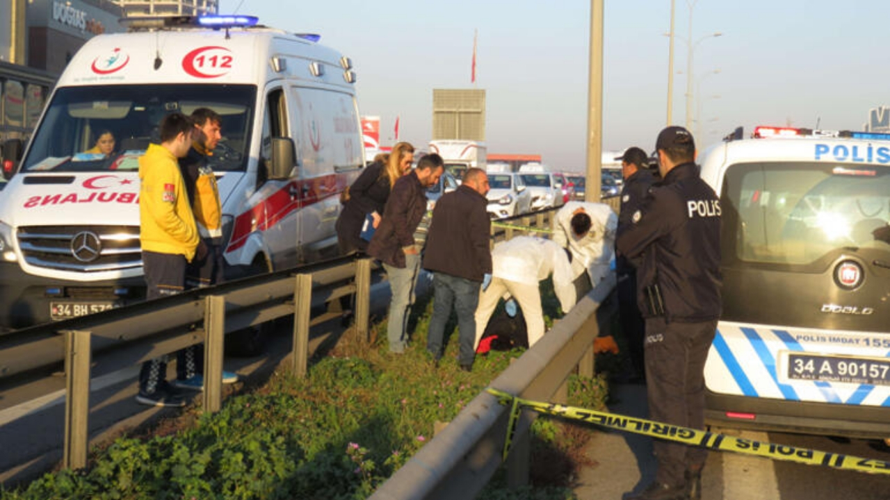 D-100'de bariyerler arasında ceset bulundu!