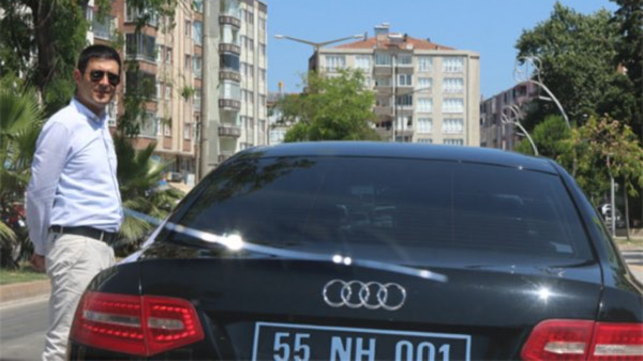 Bafra Belediyesi Başkan Yardımcısı Hüryaşar, kapısını açmayan şoförünü işten çıkardı!