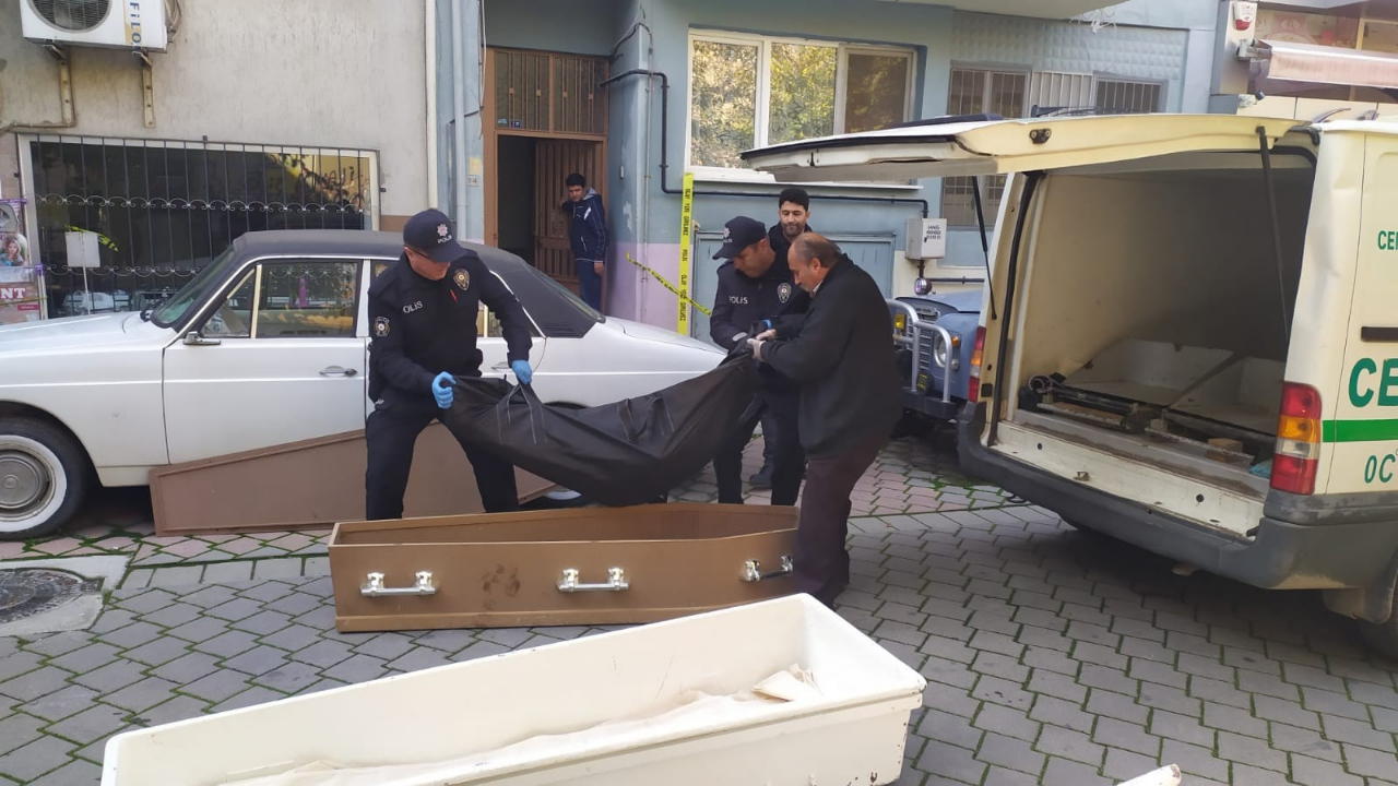 Denizli'de dehşet! İki arkadaşının boğazını kesti