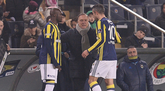 Van Persie'nin kasığı 10 dakika dayandı!
