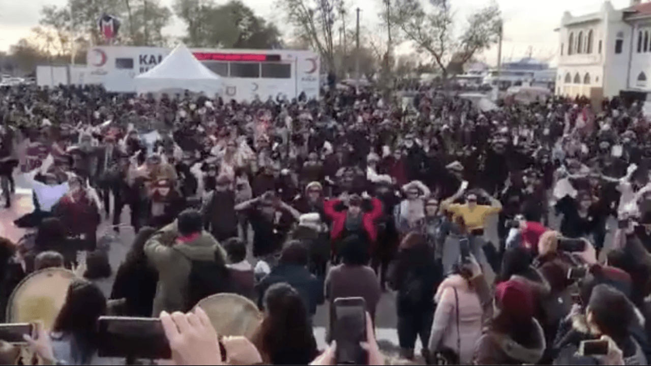 Kadıköy'de danslı protesto!