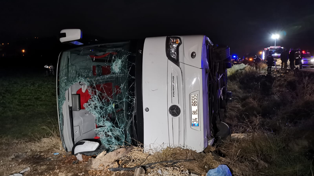 Yolcu otobüsü şarampole devrildi...