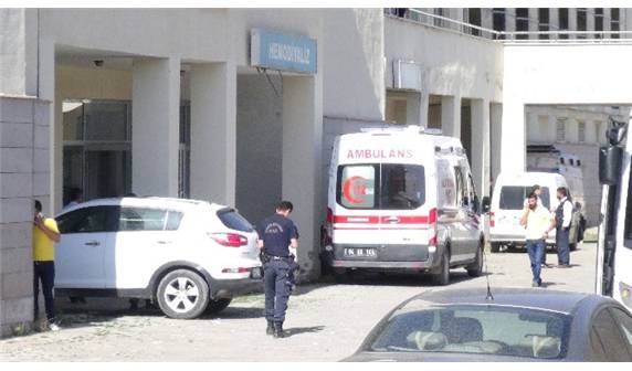 Battaniyeye sarılı 2 ceset bulundu