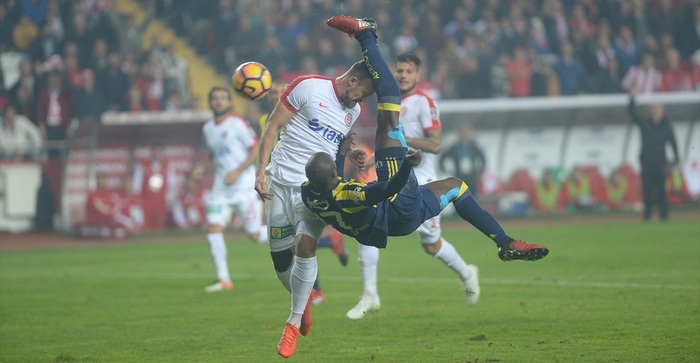 Cüneyt Çakır'ı FIFA'ya şikayet eden Fenerbahçe'ye cevap geldi!