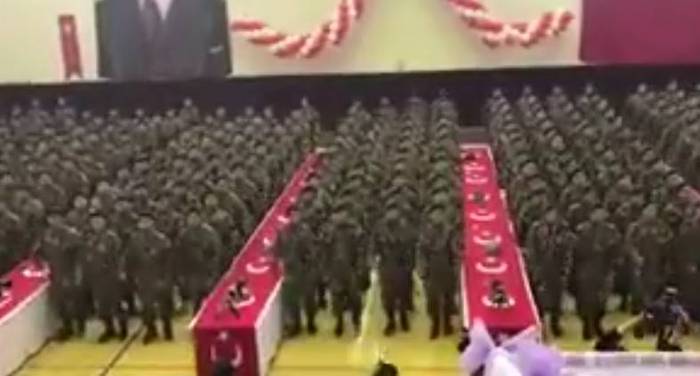 Yeni mezun Özel Harekat Polisleri 'Fetih Marşı' ile yeri göğü inletti