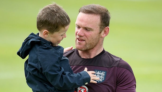 Wayne Rooney oğlu Kai'yi Manchester City'nin altyapısına gönderdi!
