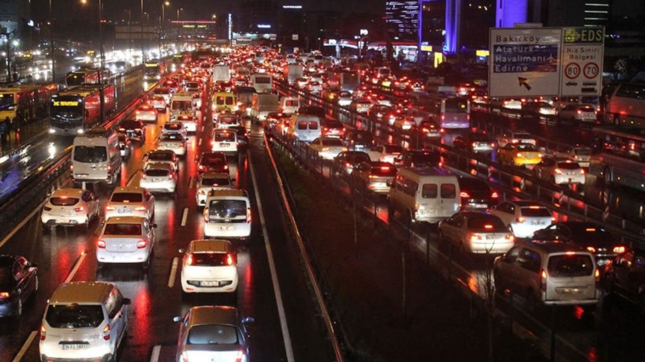 İstanbul'da trafik yoğunluğu yüzde 78'e ulaştı!