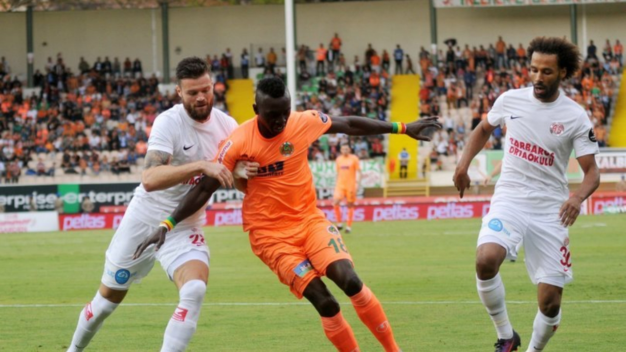 Alanyaspor ile Antalyaspor berabere kaldı!