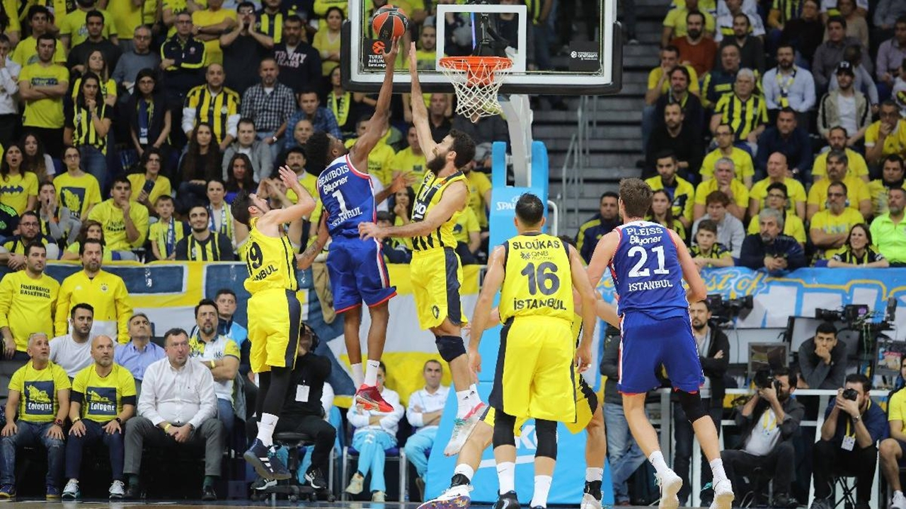 Anadolu Efes, Fenerbahçe Beko'yu da devirdi!