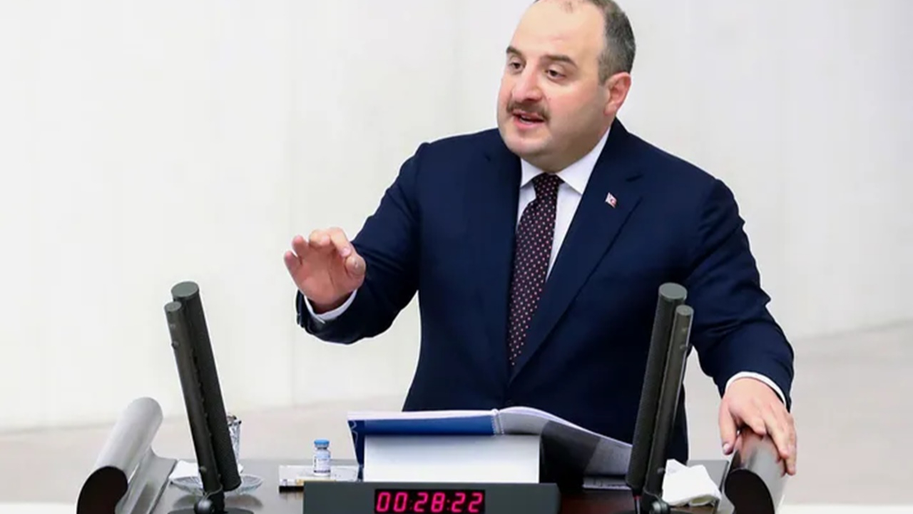 Bakan Varank'tan sert tepki: Tek adam 9 kez kaybedip koltuğunda oturandır