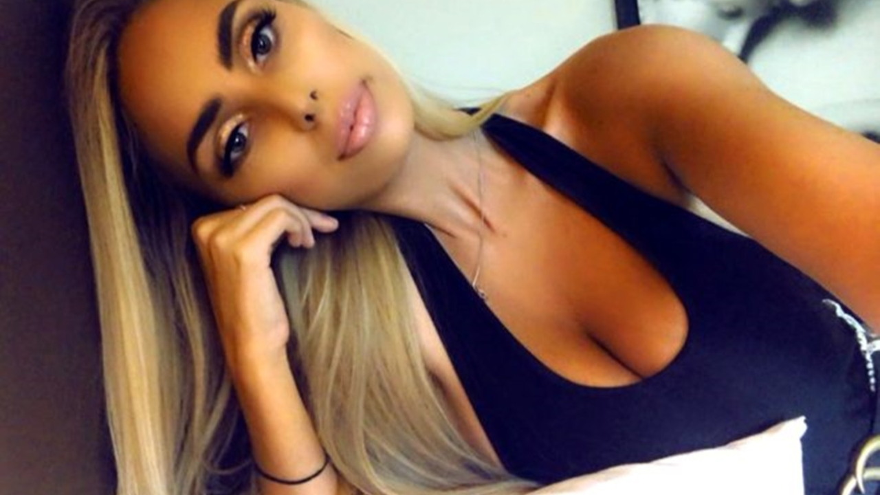 24 saat çırılçıplak canlı yayın yaptı!