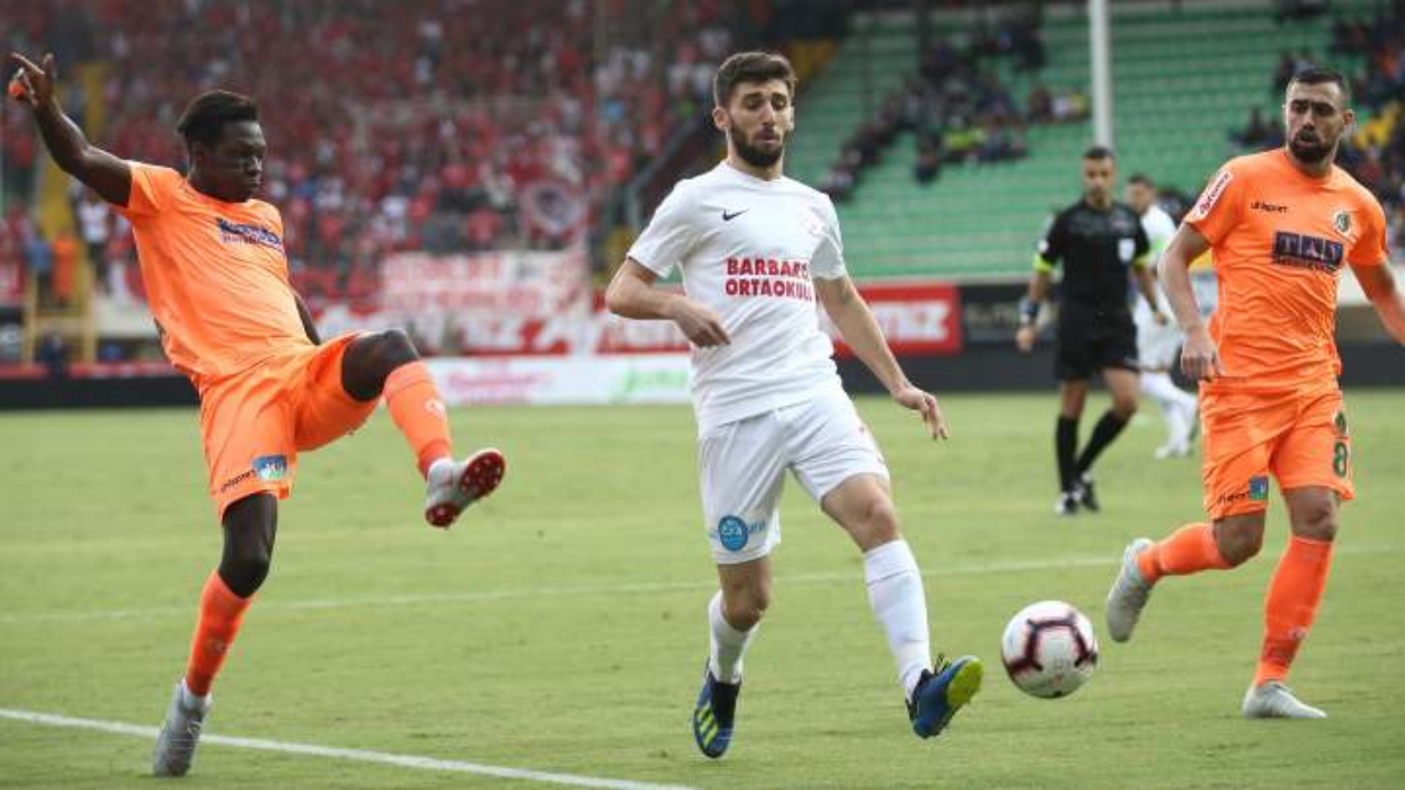 Alanyaspor - Antalyaspor maçına damga vuran karar!