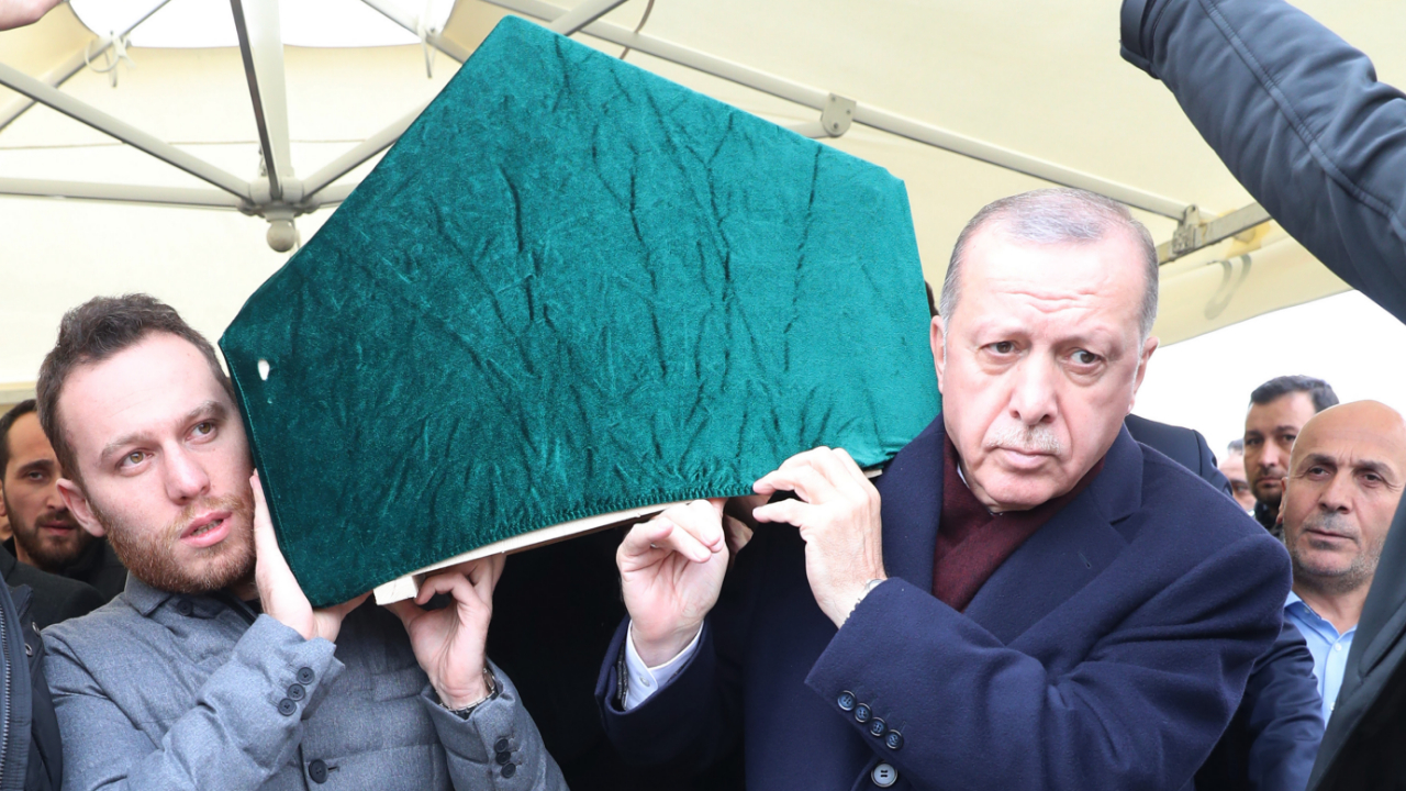 Cumhurbaşkanı Erdoğan, aile yakınının cenazesine katıldı