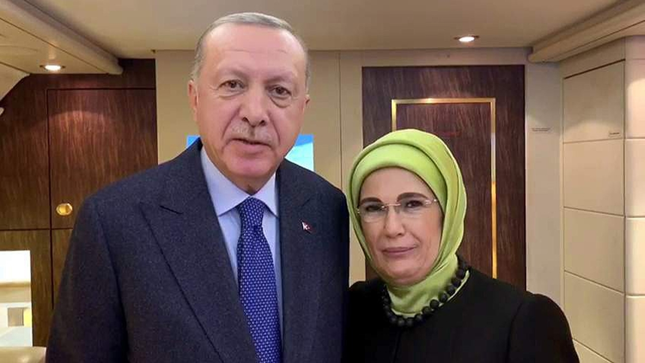 Erdoğan çiftinden öğrencilere sürpriz mesaj!