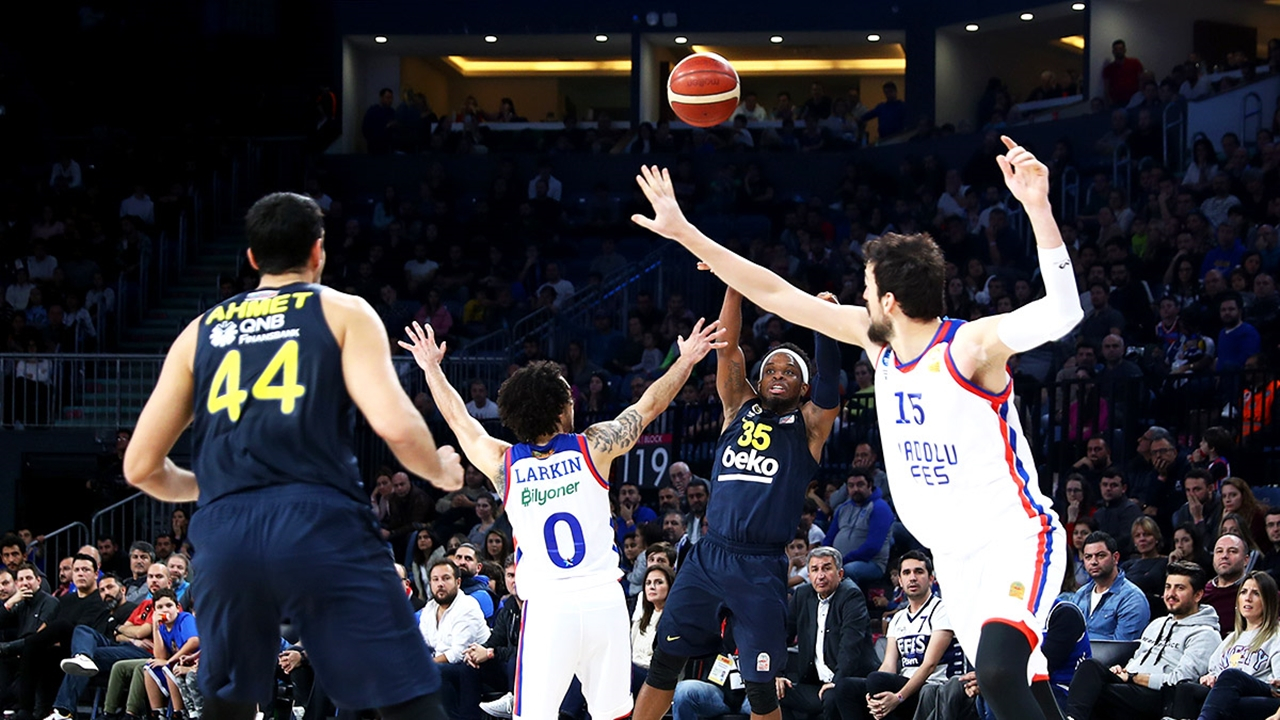 Anadolu Efes, Fenerbahçe Beko'yu yine devirdi!