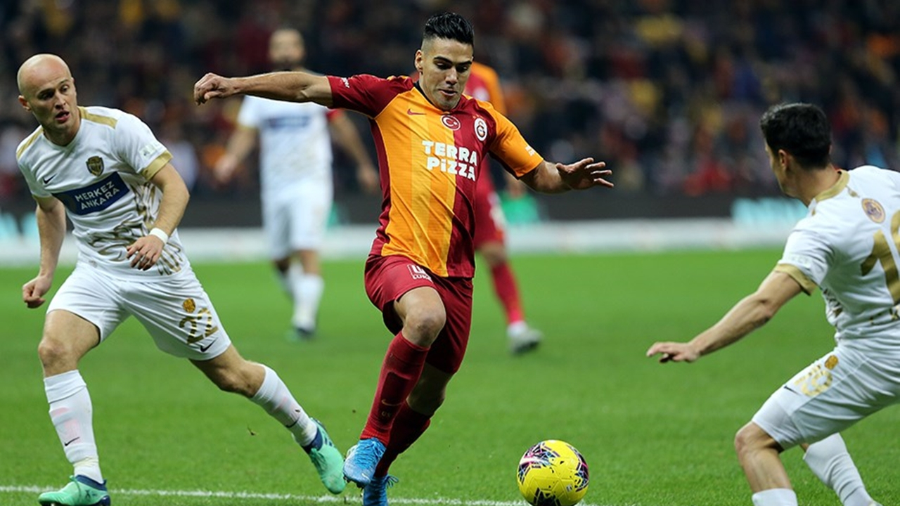 Galatasaray ile Ankaragücü 2-2 berabere kaldı!