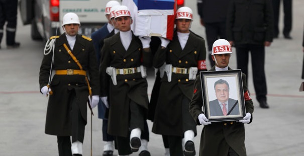 Rus büyükelçi devlet töreniyle uğurlandı