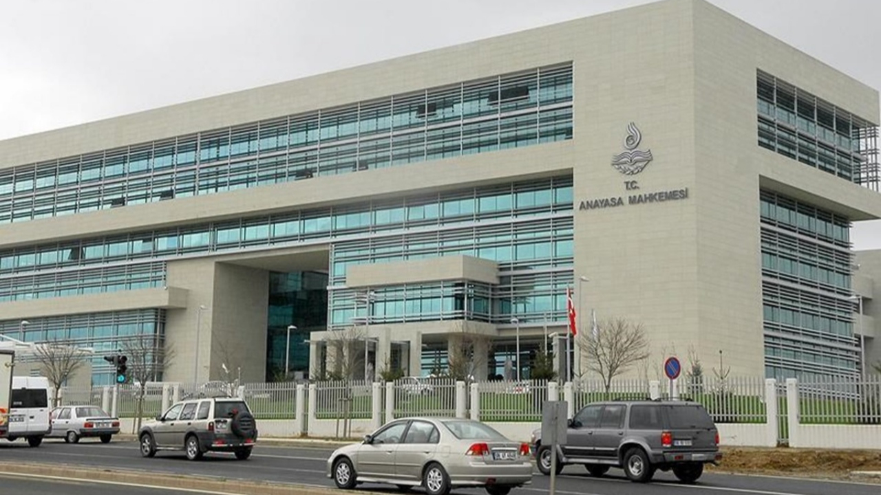 Anayasa Mahkemesi'nden gelire göre nafaka kararı!