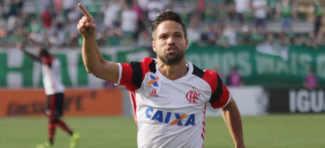 Diego'ya Zico'nun forması veriliyor