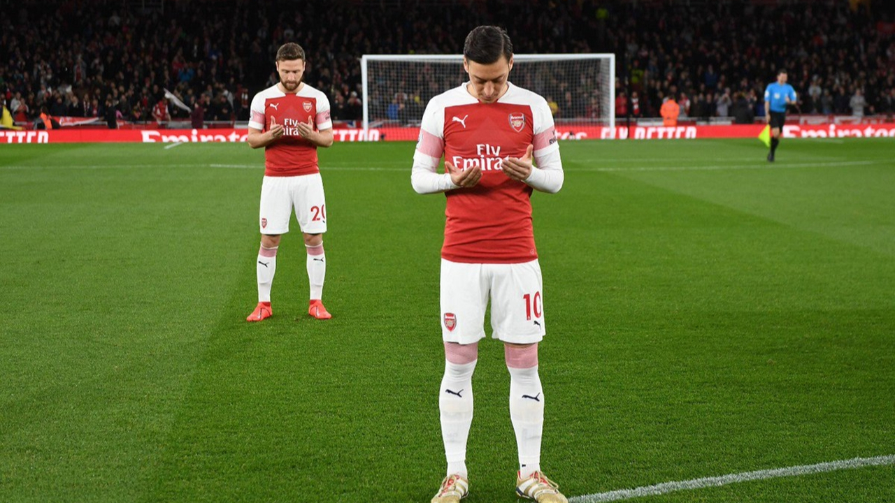 Çinliler, Mesut Özil'in Uygur Türkleri paylaşımını hazmedemedi!