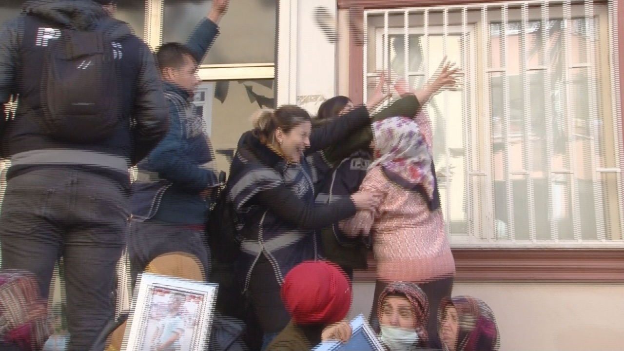 HDP'li vekillere anne terliği!