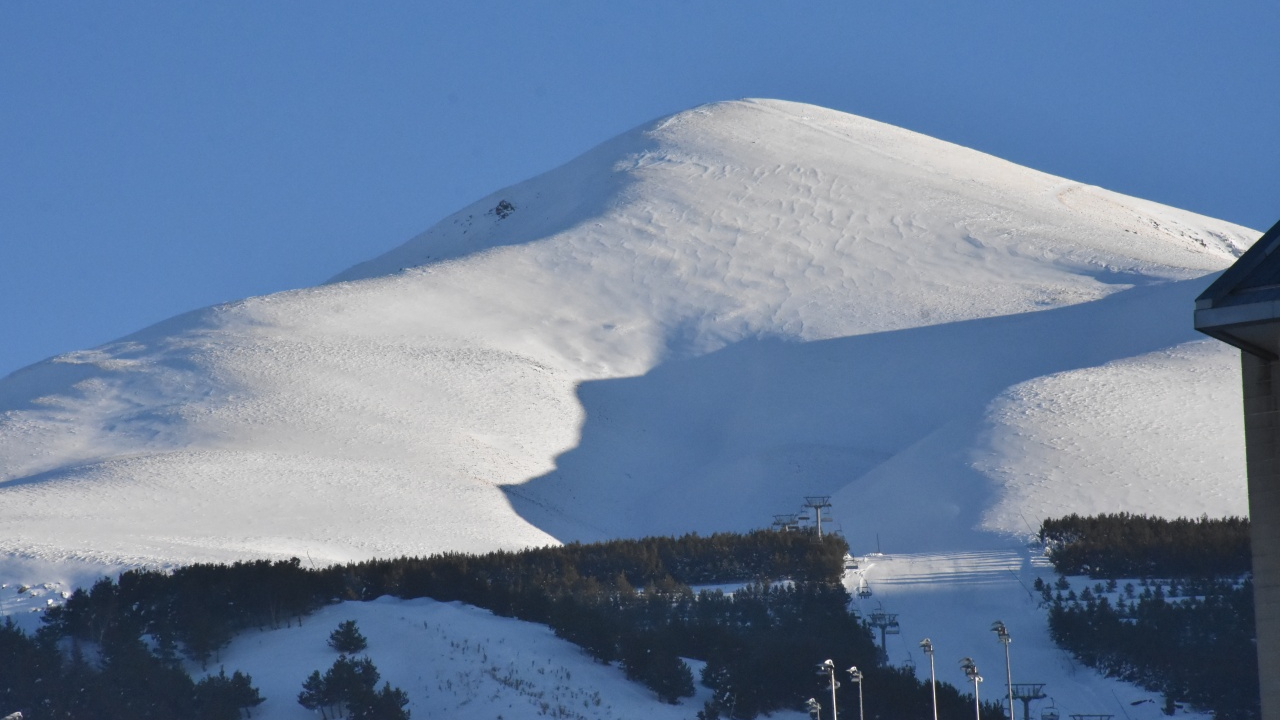 Erzurum'da kayak merkezinde insan silüeti ortaya çıktı!
