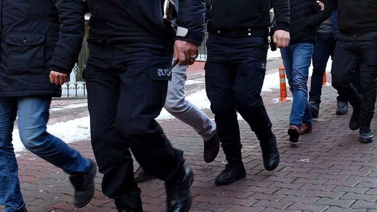 Teröriste yardım eden HDP'li belediye başkanı ve meclis üyesi tutuklandı!
