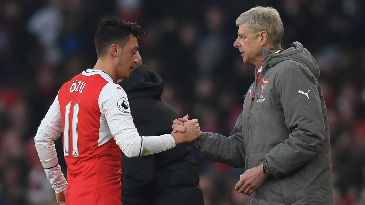 Arsene Wenger'den Mesut'a destek!
