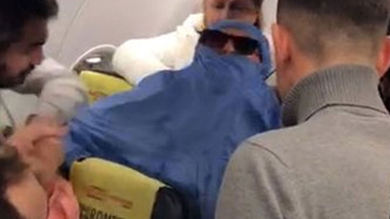 Kıbrıs uçağında bomba paniği