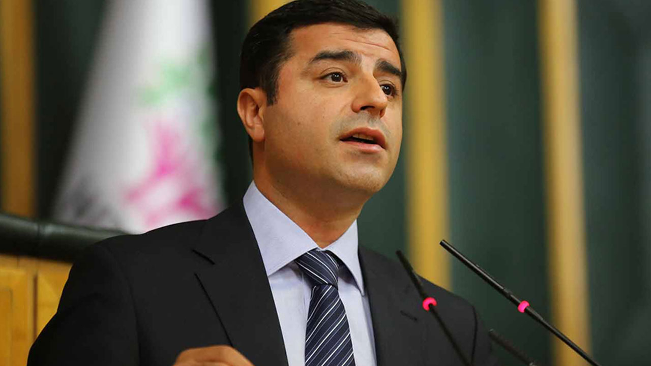 Cezaevinde Leman için çizecek...
