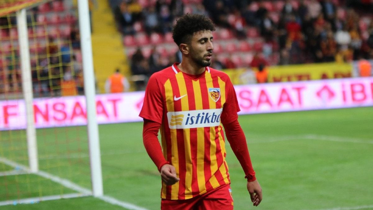 Bilal Başaçıkoğlu İngiltere'de oynamak istiyor!