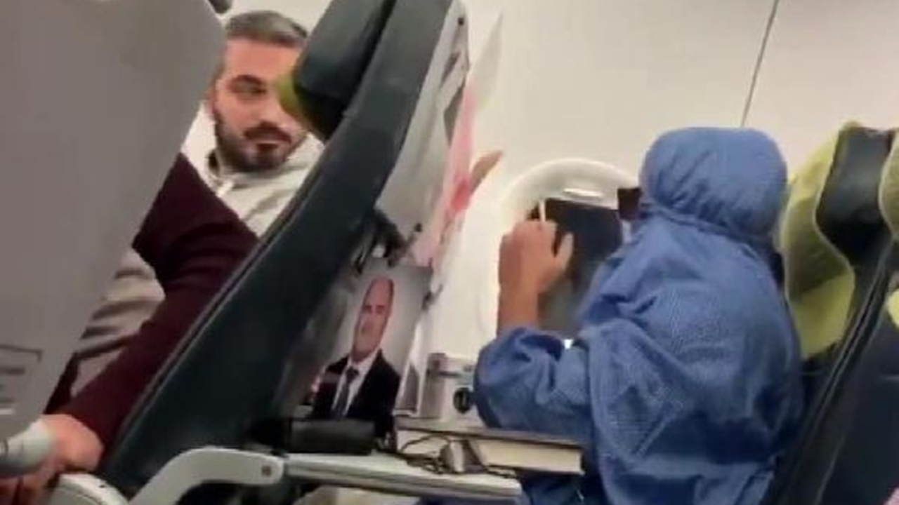 Uçakta sigara içip, tişört yakmaya çalıştı!