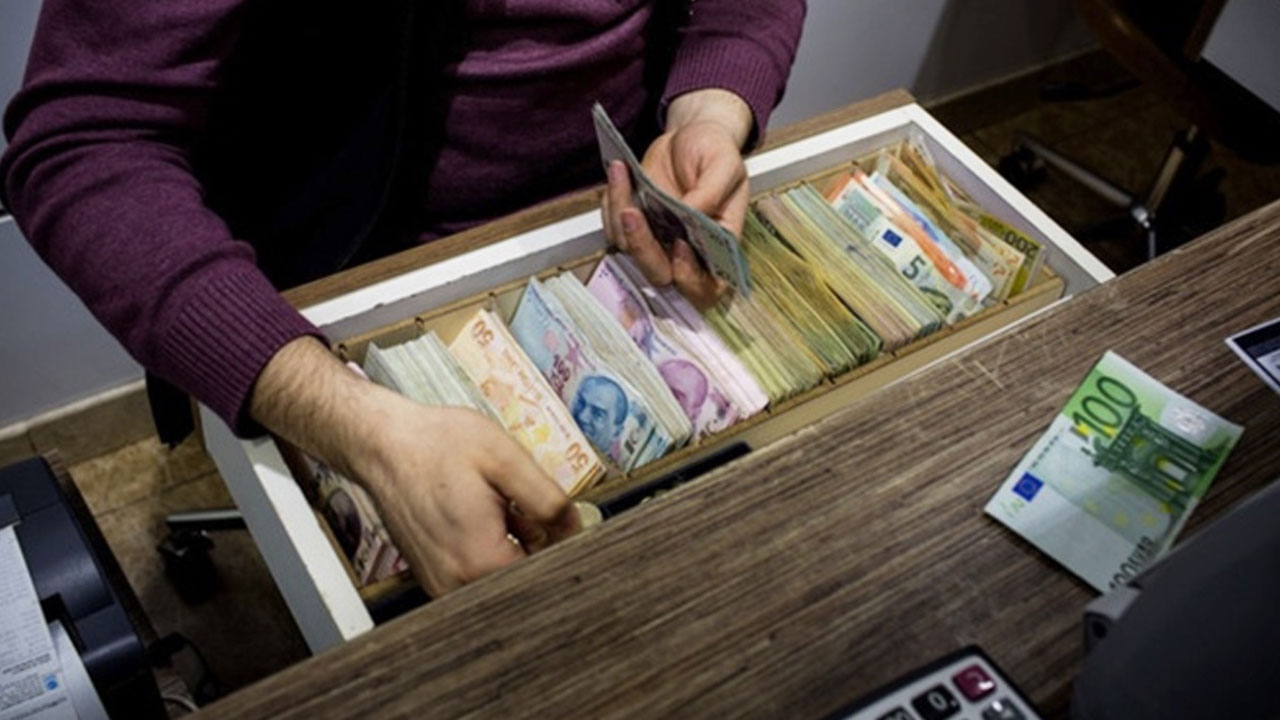Yanlışlıkla müşteriye fazladan 20 bin lira verdi