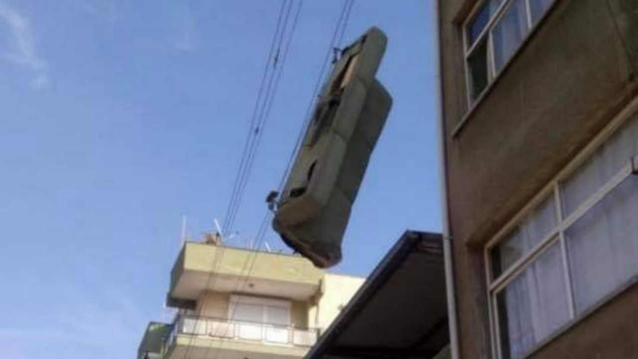 Elektrik teline kuş değil çekyat kondu!