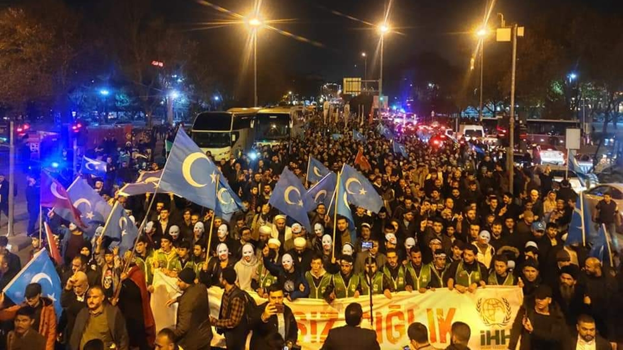 Doğu Türkistan için Sessiz Çığlık yürüyüşü...