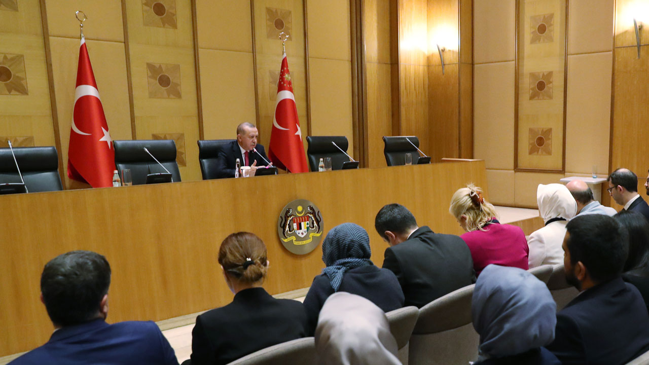 Cumhurbaşkanı Erdoğan'dan asgari ücret açıklaması: Tarafları memnun edecek bir adım atarız.