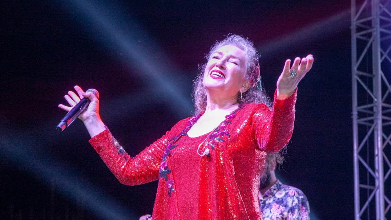Suzan Kardeş 25 yaş küçük sevgilisiyle eğlendi!